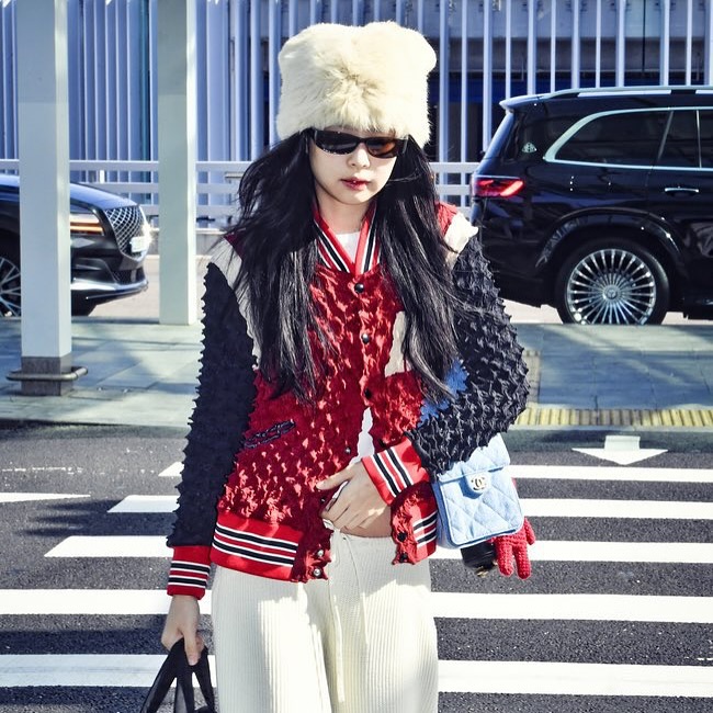 alternative-17670432-0c32-4cb9-be7c-eedaf5e32159