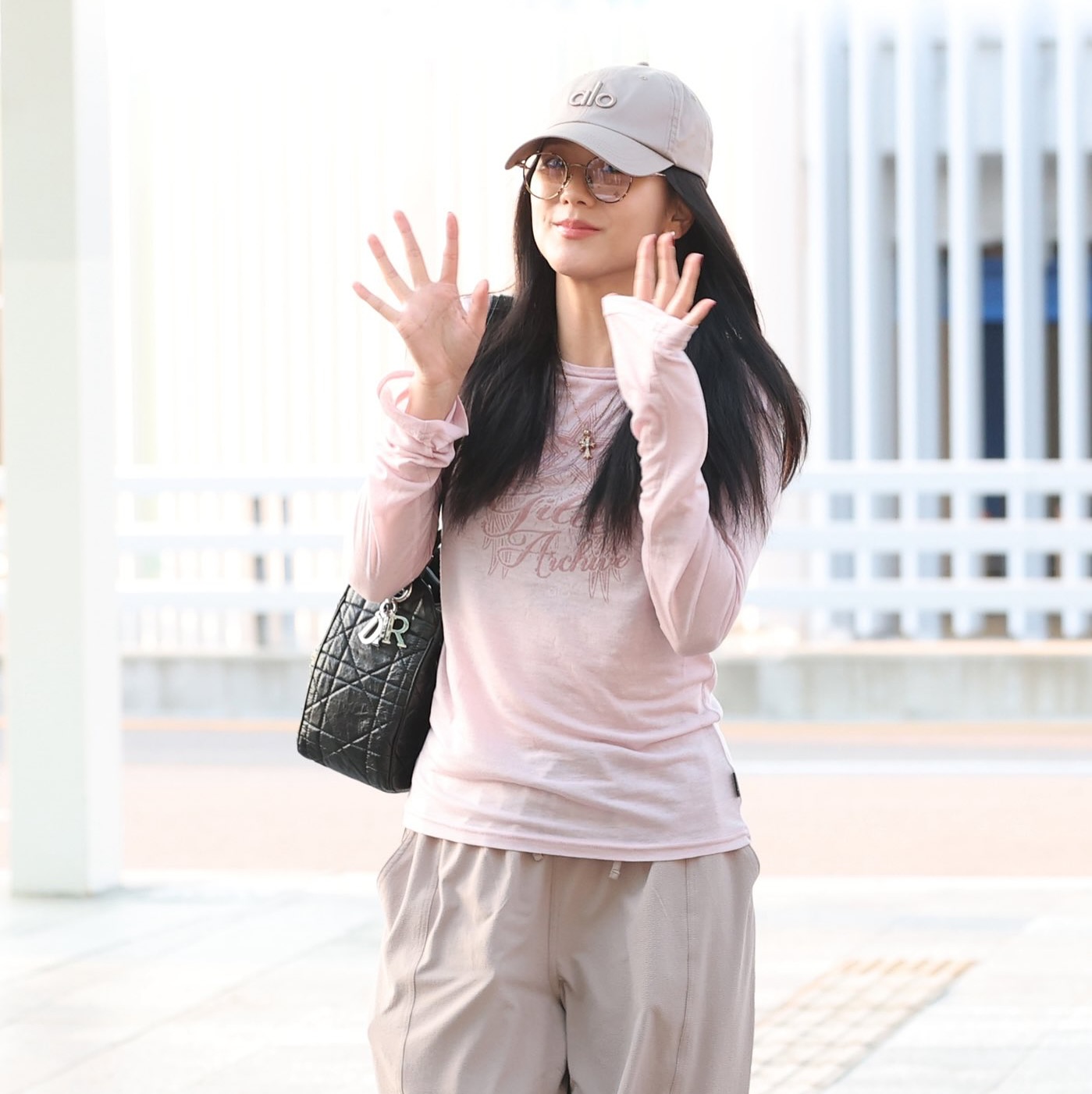 alternative-857417d5-e84d-4979-a583-313061b4e4ad