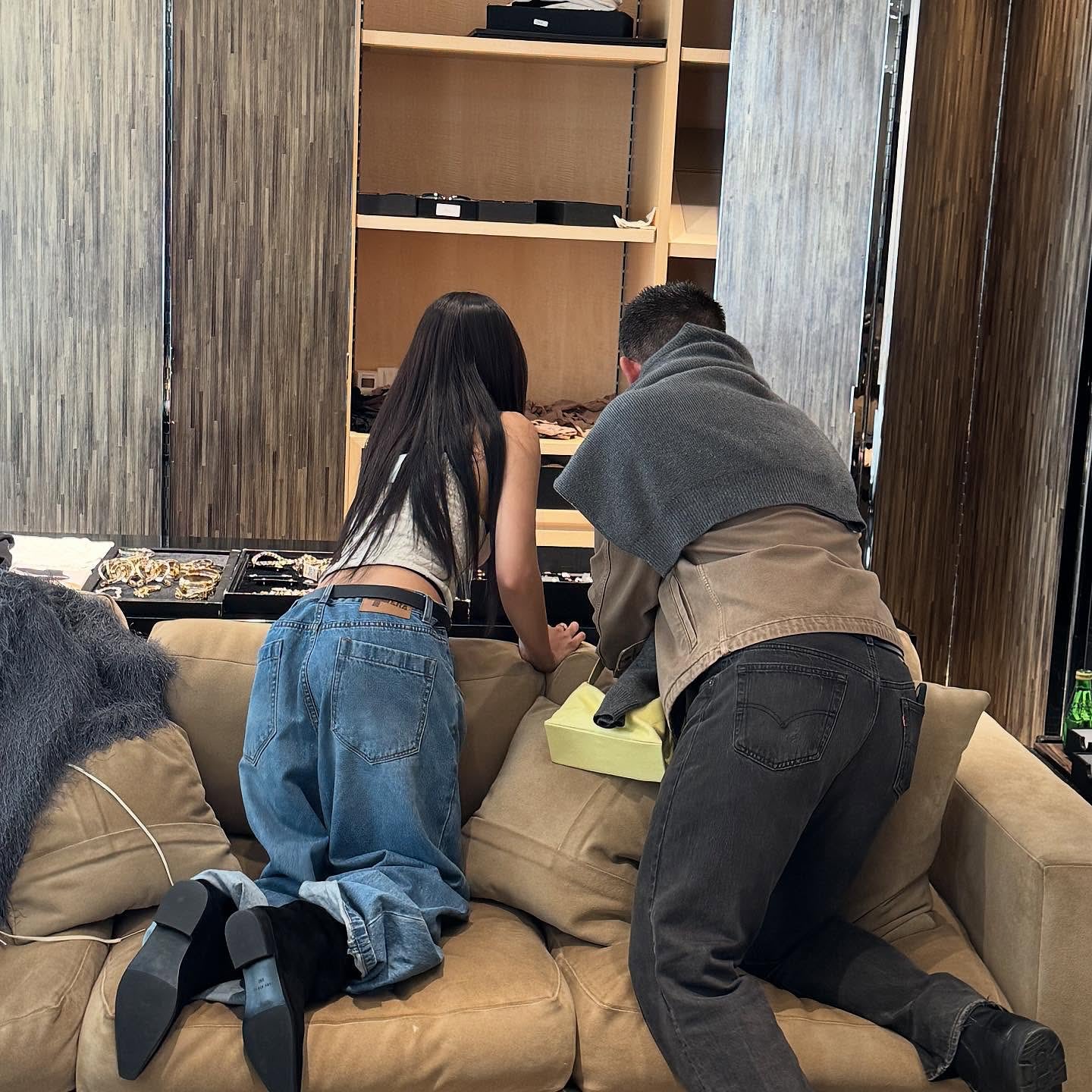 alternative-438347f3-99ad-49ec-b73e-64bf4e34b738